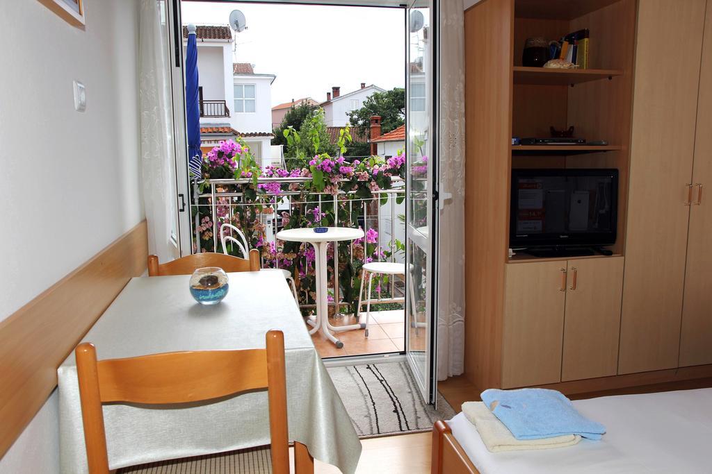 Apartments J&R Babara Biograd Na Moru Habitación foto